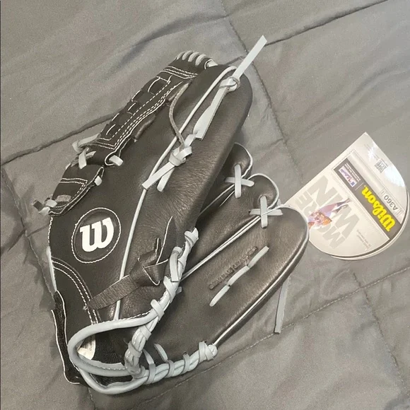 NWT Wilson A360 Youth Black Baseball Glove - Picture 2 of 7